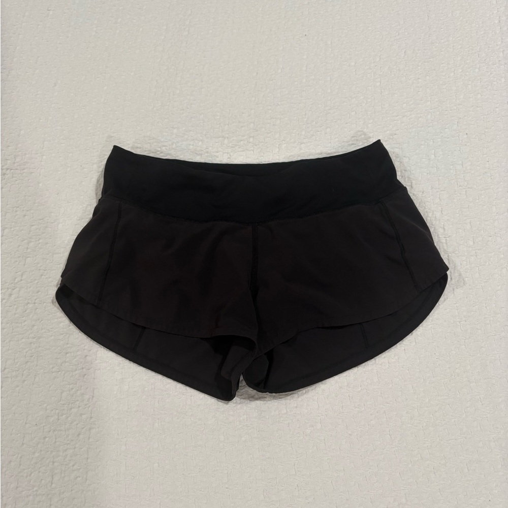 LULULEMON - speed up low rise 2.5” shorts - size 4